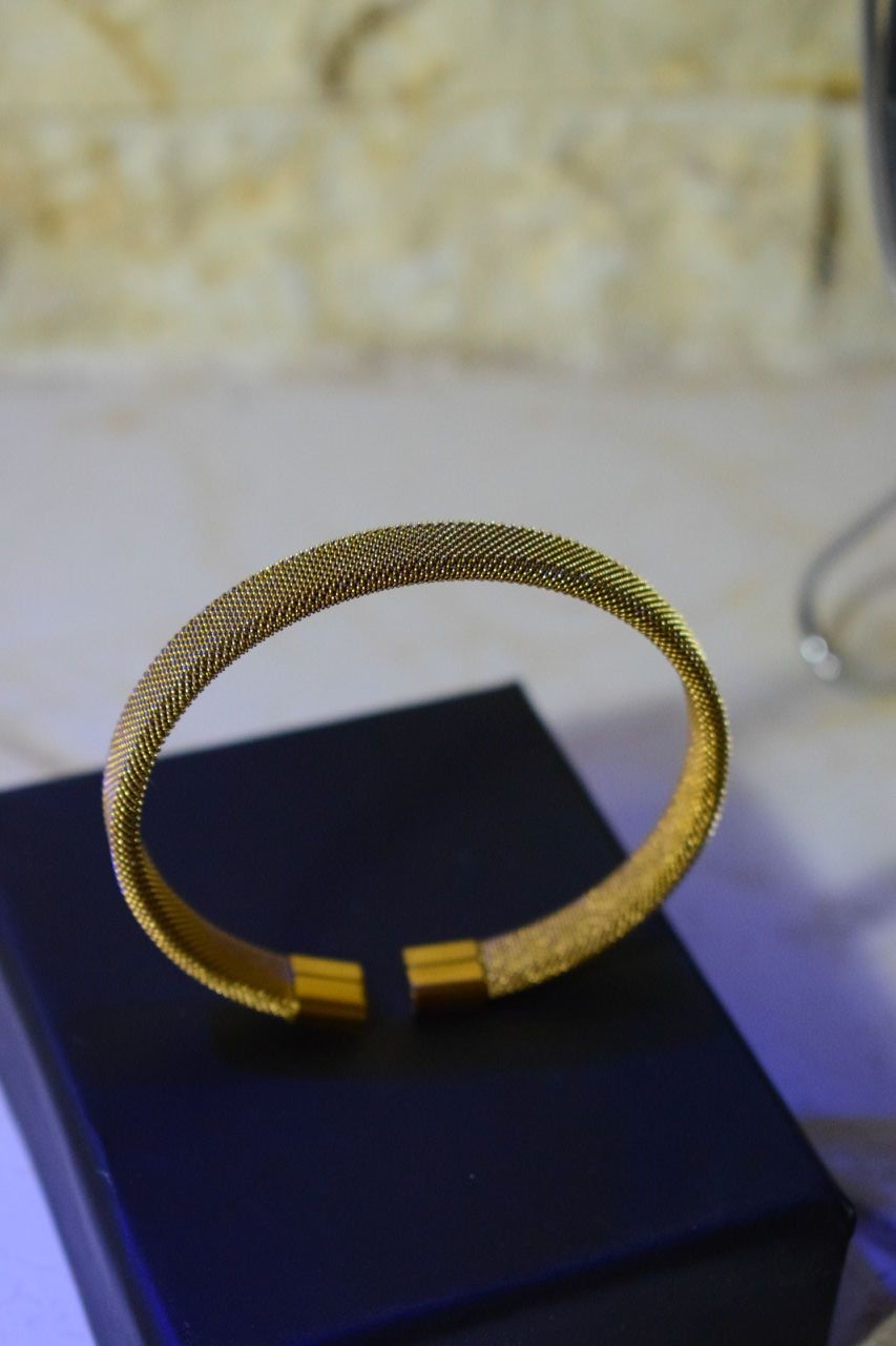 دستبند حصیری استیل طلایی
